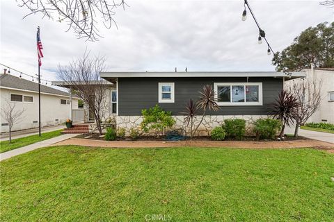 Photo of 2335 Carfax Avenue, Long Beach, CA 90815 (MLS # RS26039711)