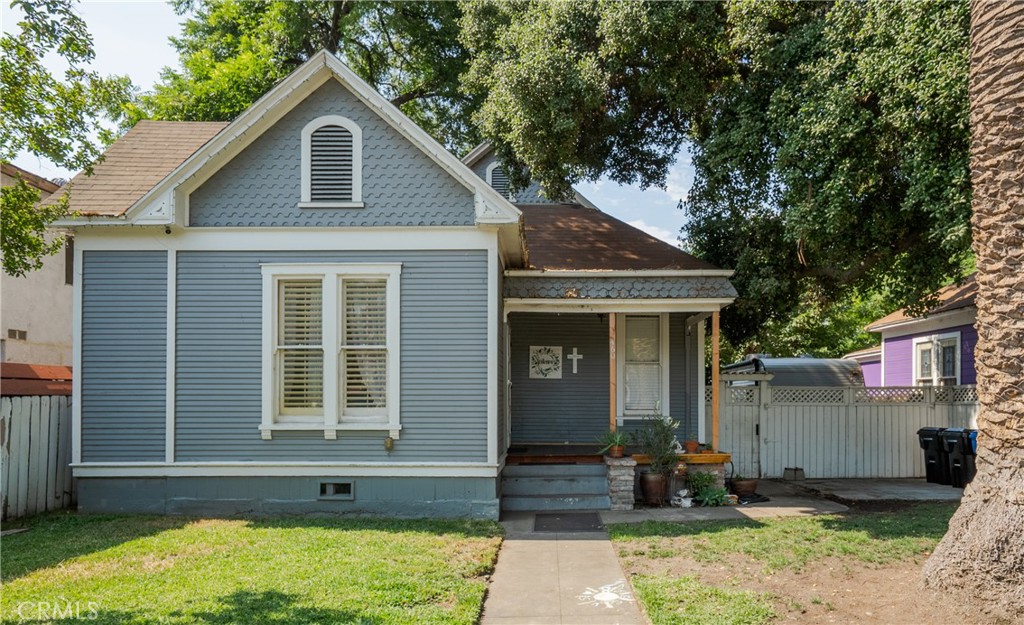 460 E Kingsley Avenue