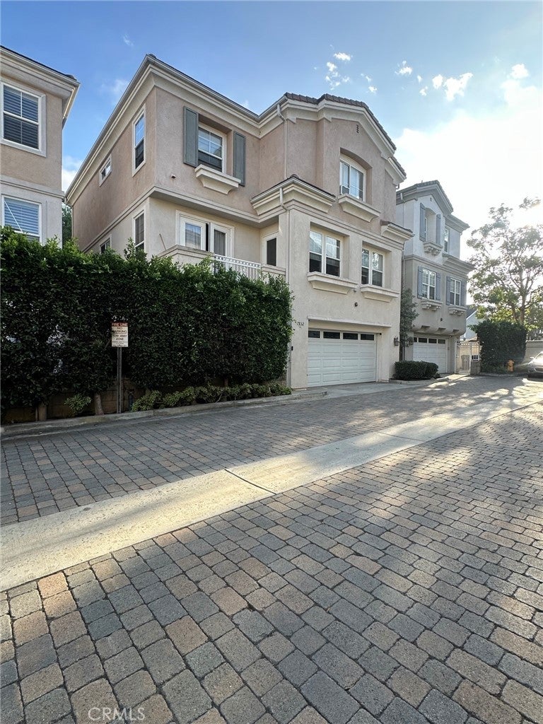 7832 Daisy Circle