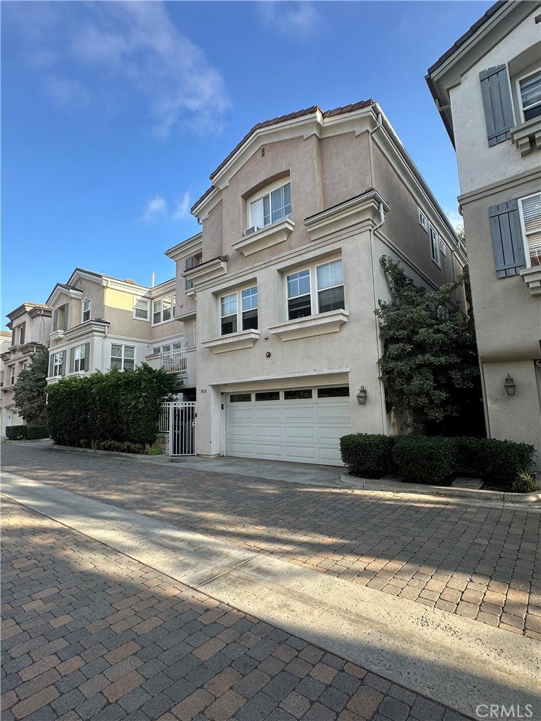 7832 Daisy Circle