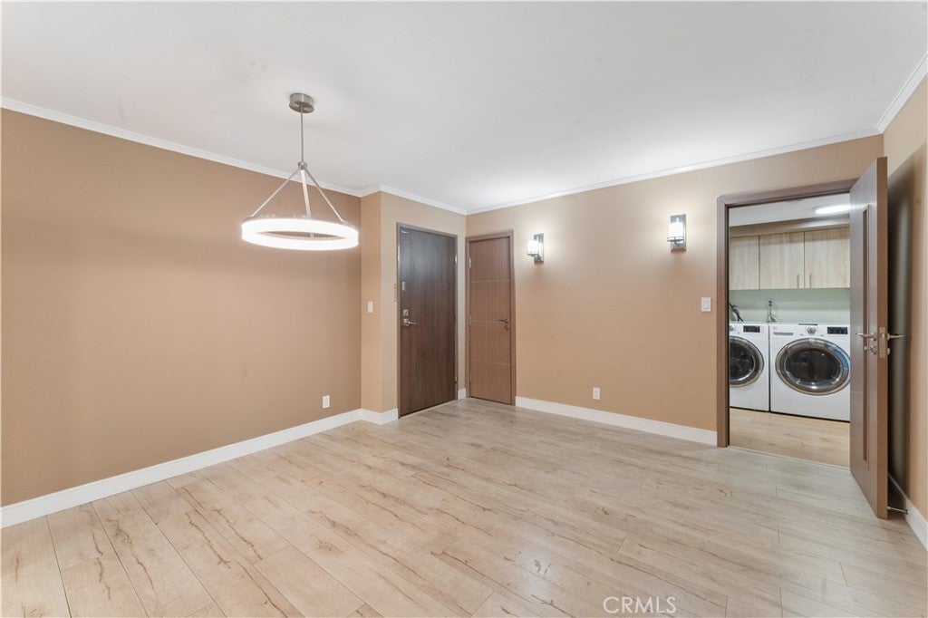 16866 Kingsbury 107