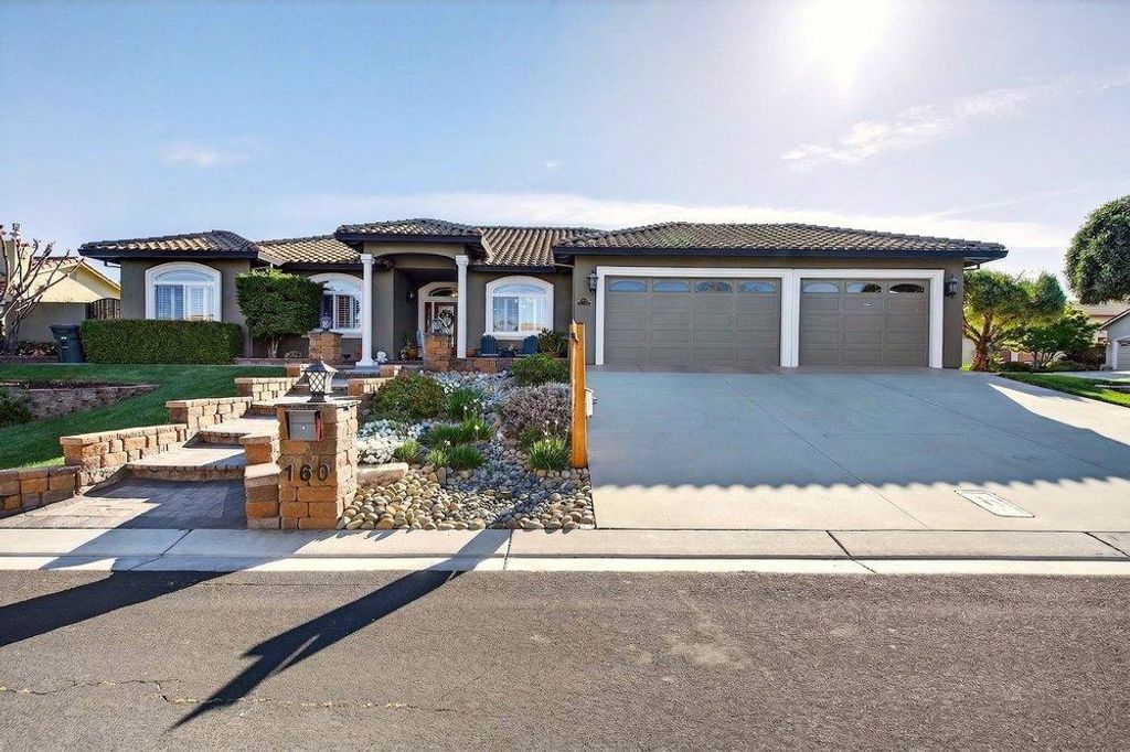 Photo of 160 Dan Drive, Hollister, CA 95023 (MLS # ML82040677)