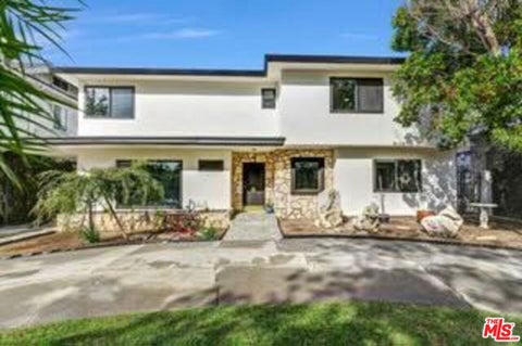 Photo of 1801 Buckingham Road, Los Angeles, CA 90019 (MLS # 26864391)