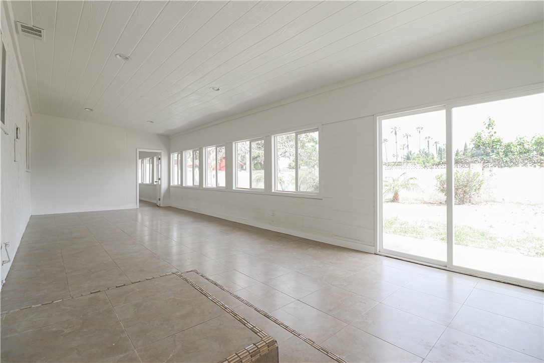 1419 W Laster Avenue