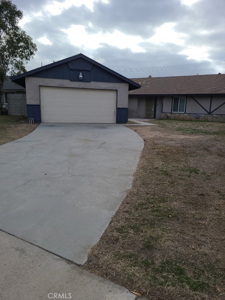 Freshly Updated 4 Bed, 2 Bath Home with Detached Garage!
Step into this beautifully refreshed home featuring 4 bedrooms and 2 bathrooms, offering modern comfort and style throughout. Enjoy all-new interior paint, including durable vinyl plank floors in a neutral color palette that complements any décor.