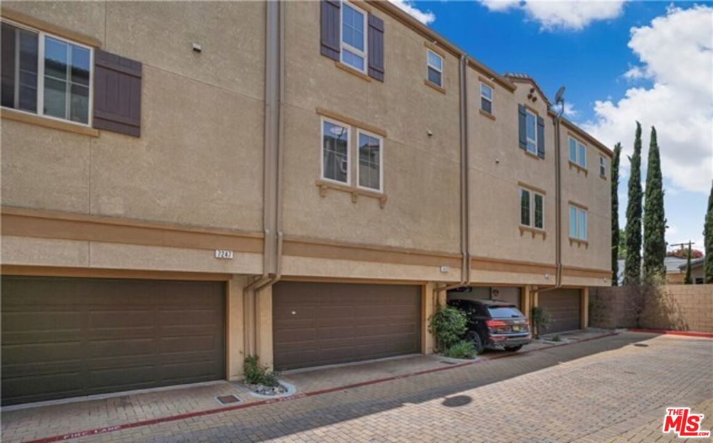 14120 W Willow Lane