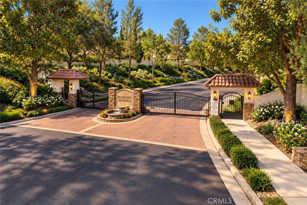Photo of 45514 Caminito Avila, Temecula, CA 92592 (MLS # SW26195236)