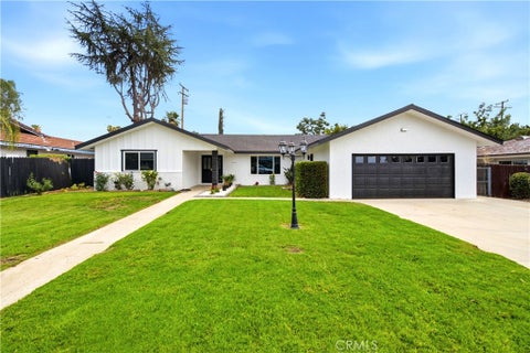 Photo of 41141 Academy Dr, Hemet, CA 92544 (MLS # SW26164066)