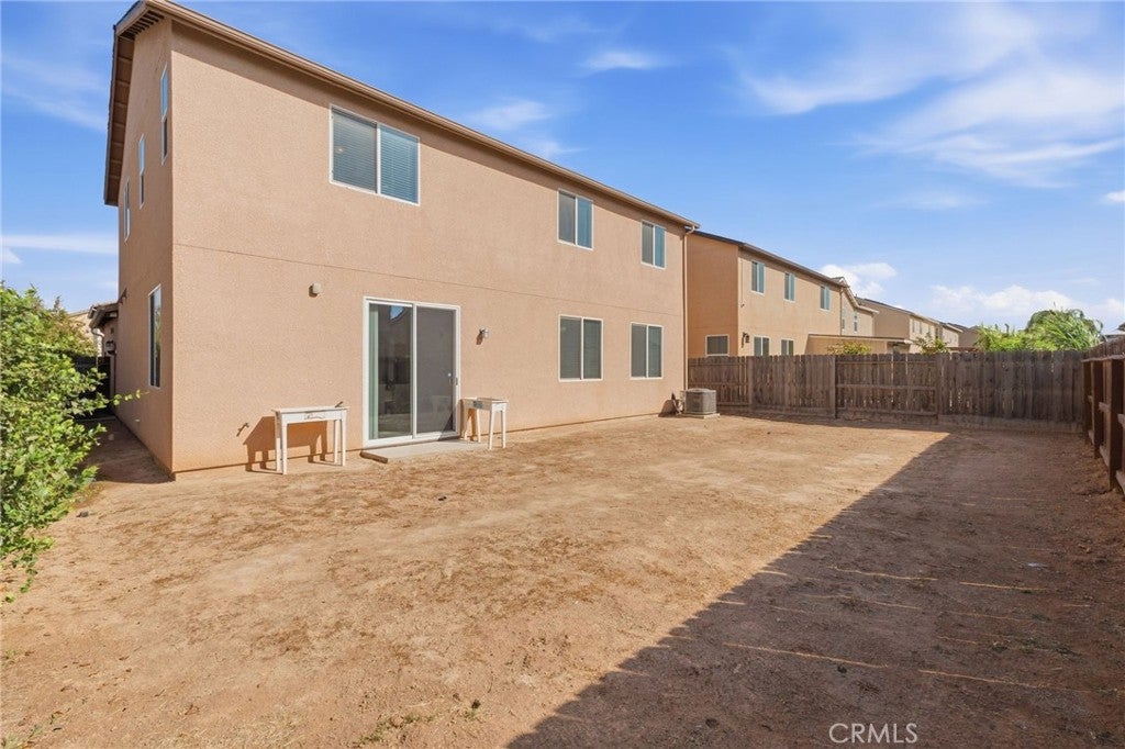 7099 N Shiraz