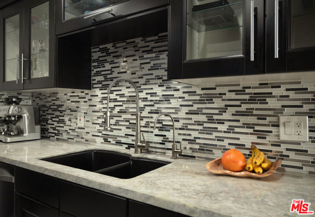 7259 Hillside Avenue 202