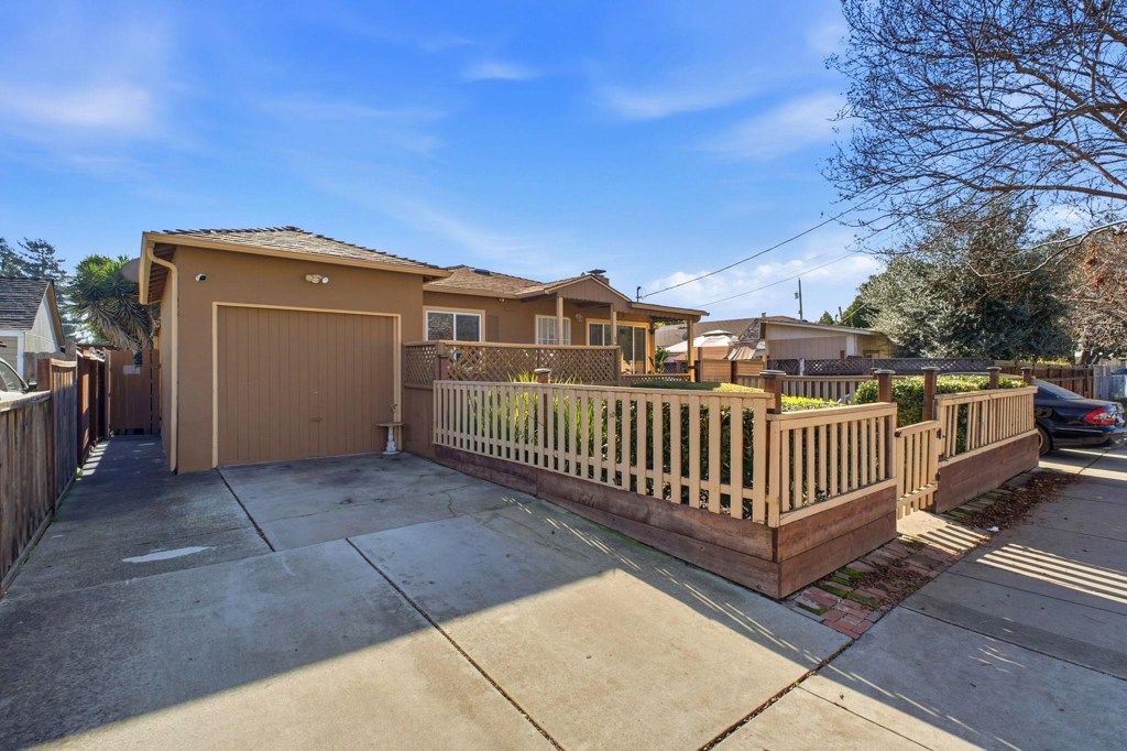 Photo of 127 Hampton Rd Rd, Hayward, CA 94541 (MLS # 41121043)