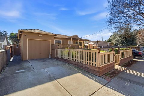 Photo of 127 Hampton Rd Rd, Hayward, CA 94541 (MLS # 41121043)