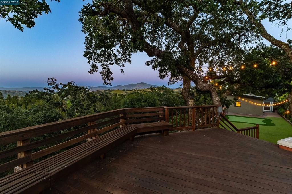 Photo of 3336 Oak Ct Ct, Lafayette, CA 94549 (MLS # 41133936)