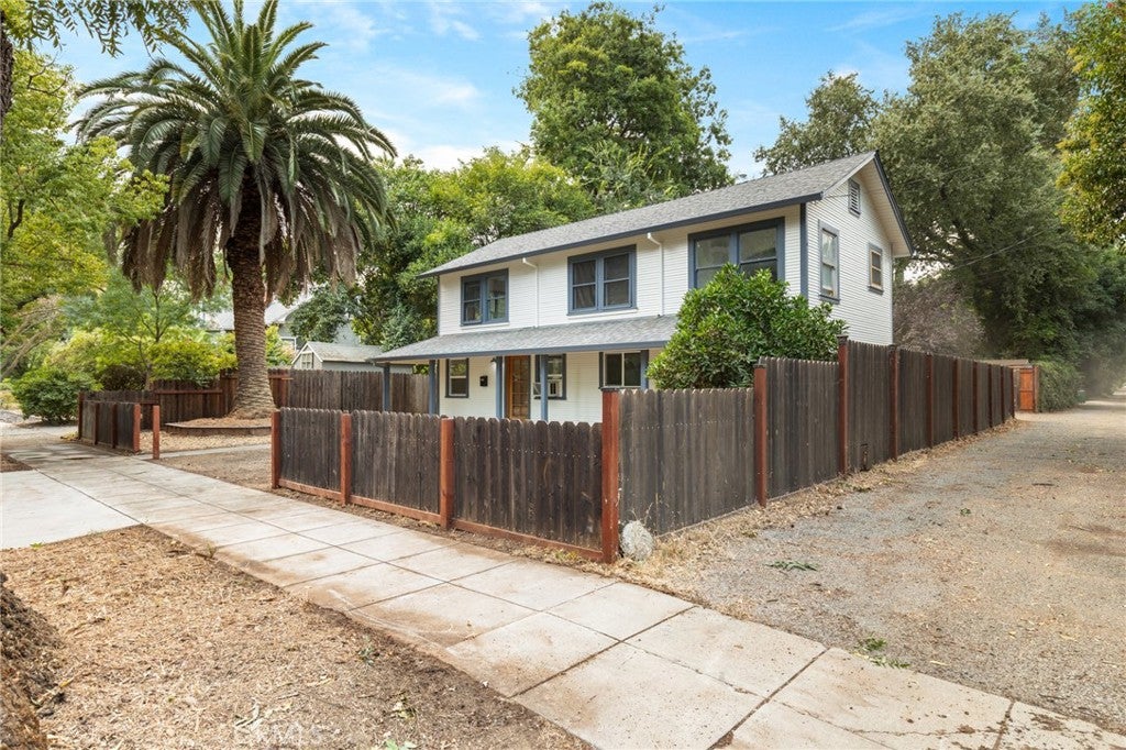 272 E 4th E.  Avenue