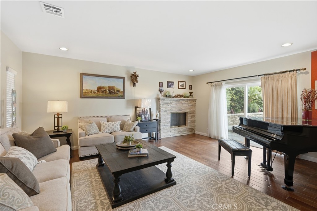 Encino, California, 91316, United States, 3 Bedrooms Bedrooms, ,3 BathroomsBathrooms,Residential,Active,2043429
