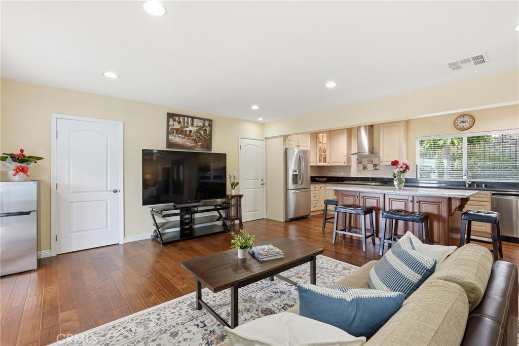 Encino, California, 91316, United States, 3 Bedrooms Bedrooms, ,3 BathroomsBathrooms,Residential,Active,2043429