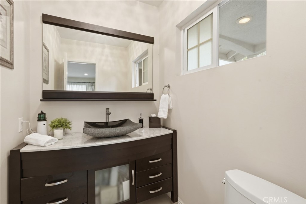 Encino, California, 91316, United States, 3 Bedrooms Bedrooms, ,3 BathroomsBathrooms,Residential,Active,2043429