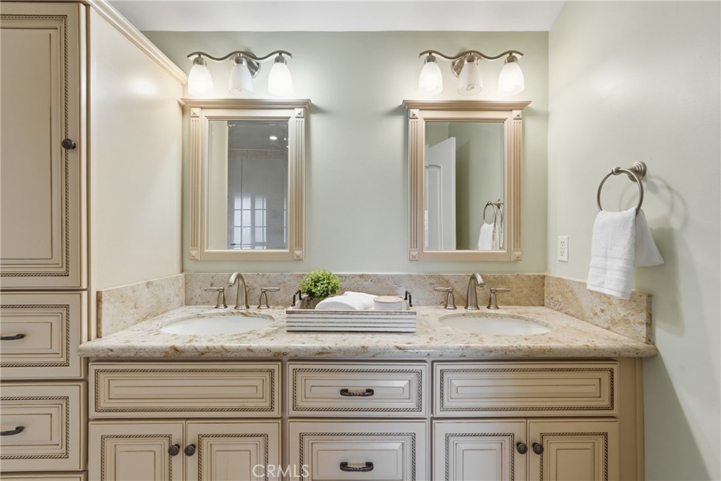 Encino, California, 91316, United States, 3 Bedrooms Bedrooms, ,3 BathroomsBathrooms,Residential,Active,2043429