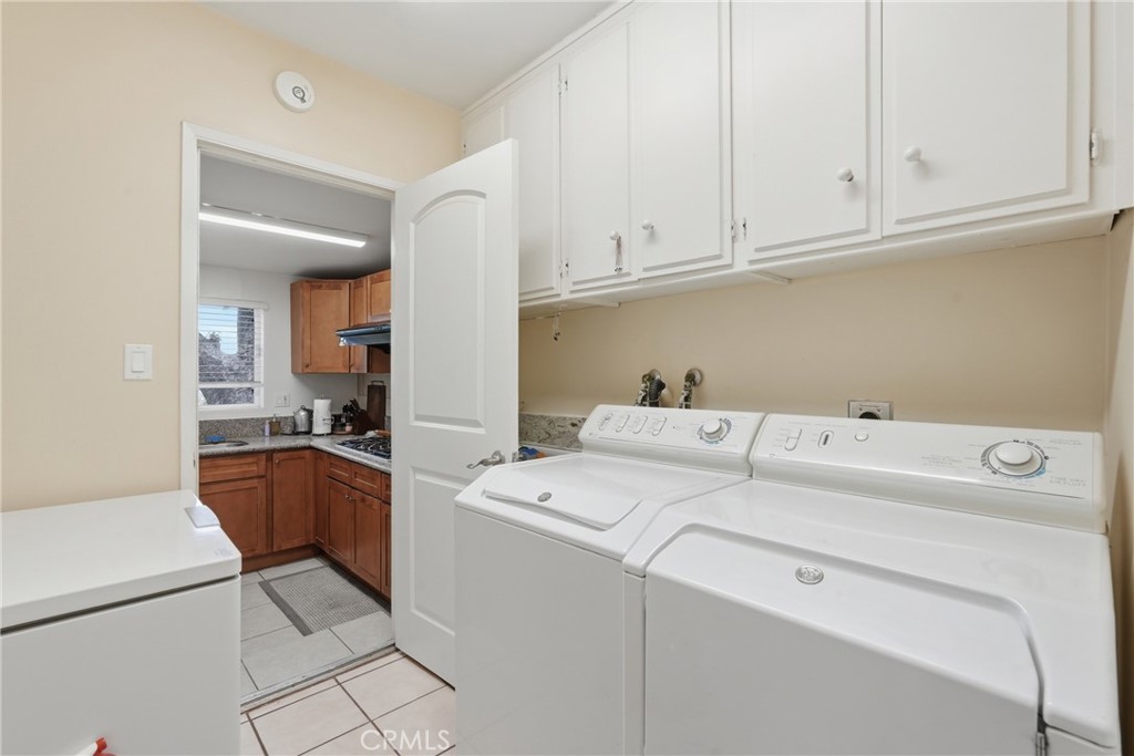 Encino, California, 91316, United States, 3 Bedrooms Bedrooms, ,3 BathroomsBathrooms,Residential,Active,2043429