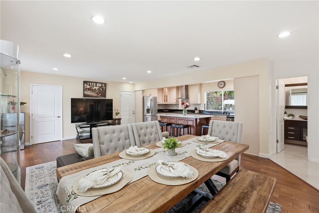 Encino, California, 91316, United States, 3 Bedrooms Bedrooms, ,3 BathroomsBathrooms,Residential,Active,2043429
