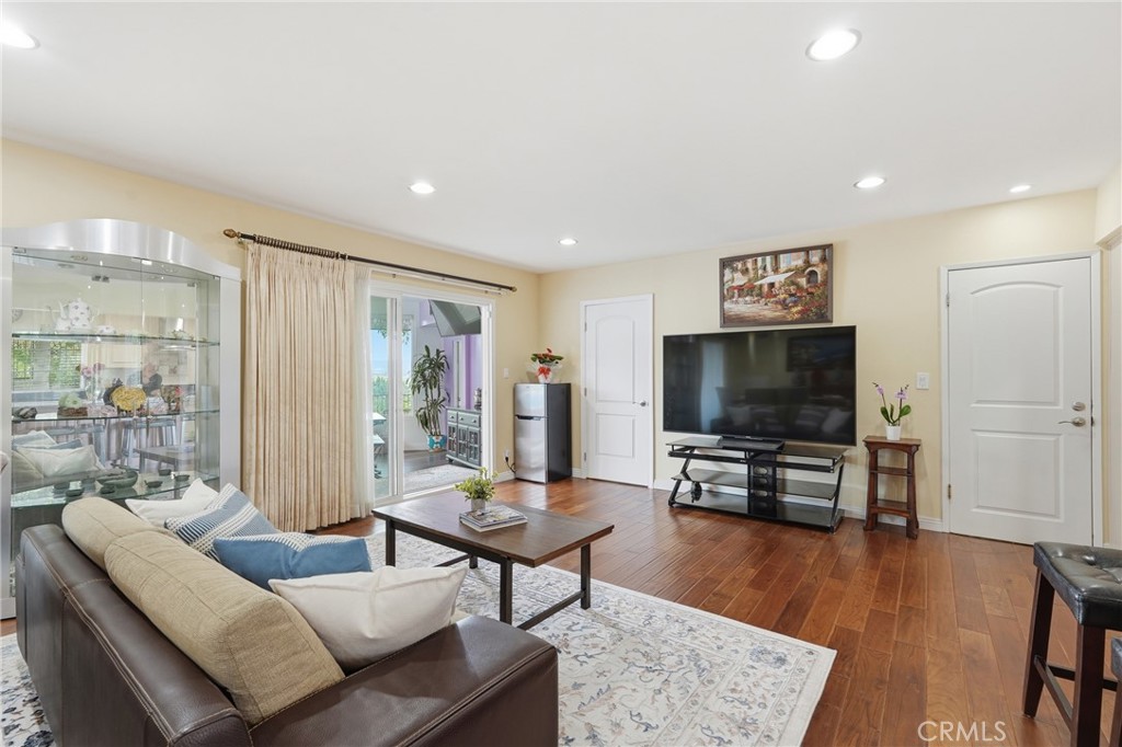 Encino, California, 91316, United States, 3 Bedrooms Bedrooms, ,3 BathroomsBathrooms,Residential,Active,2043429