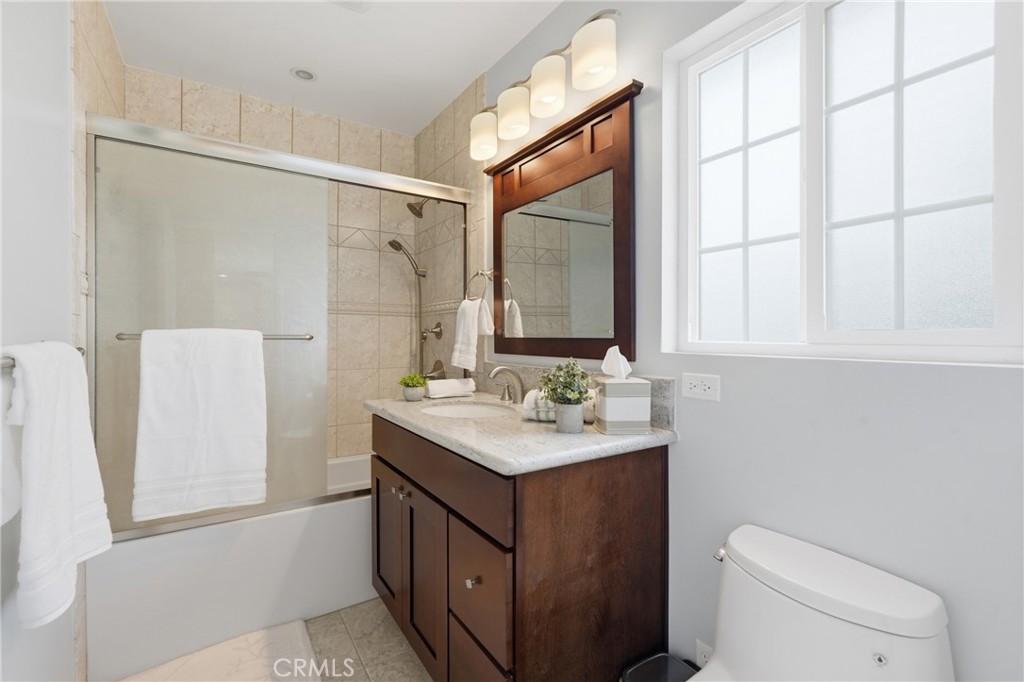 Encino, California, 91316, United States, 3 Bedrooms Bedrooms, ,3 BathroomsBathrooms,Residential,Active,2043429