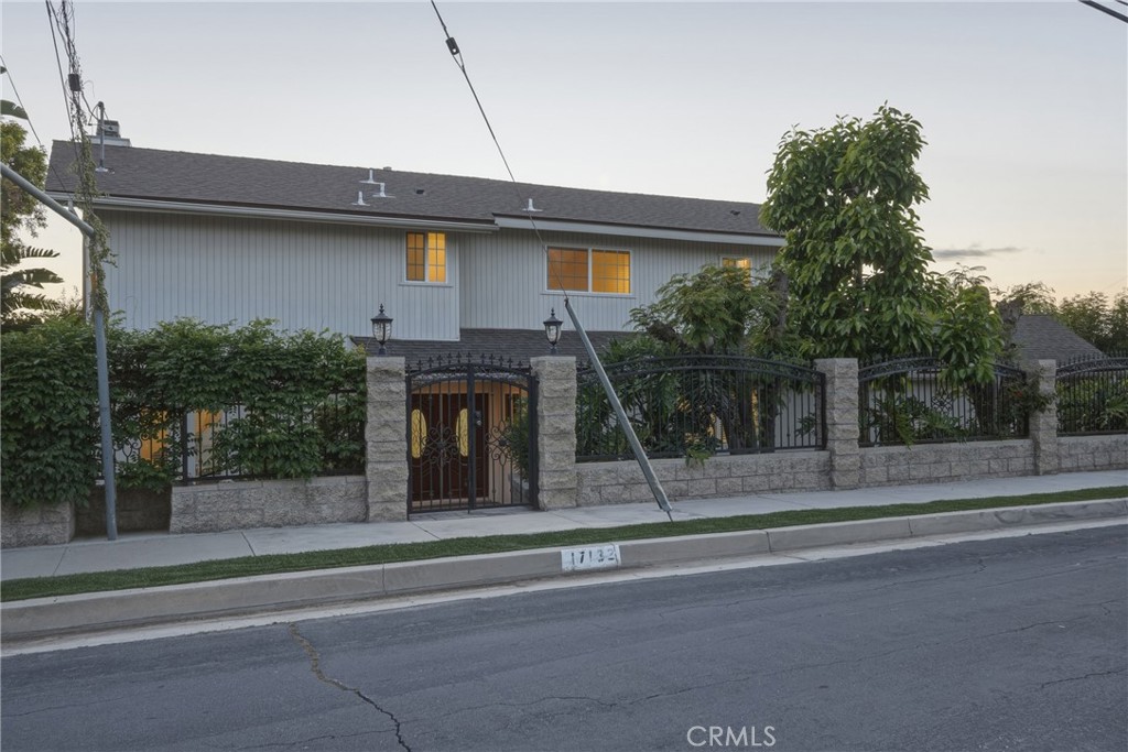 Encino, California, 91316, United States, 3 Bedrooms Bedrooms, ,3 BathroomsBathrooms,Residential,Active,2043429
