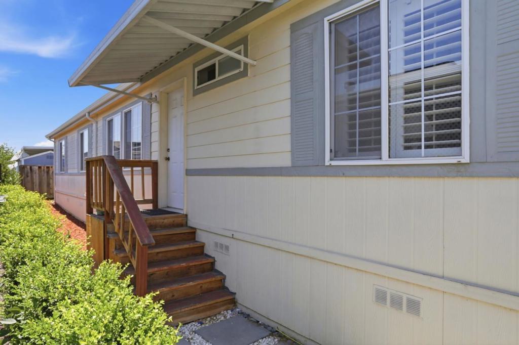 1225 Vienna Drive 205