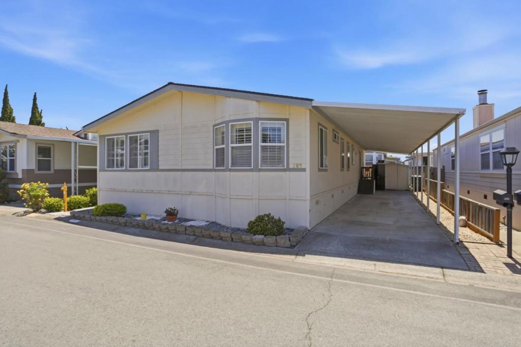 1225 Vienna Drive 205