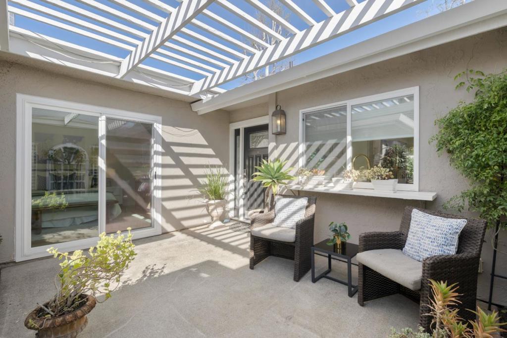 1141 Holly Oak Circle