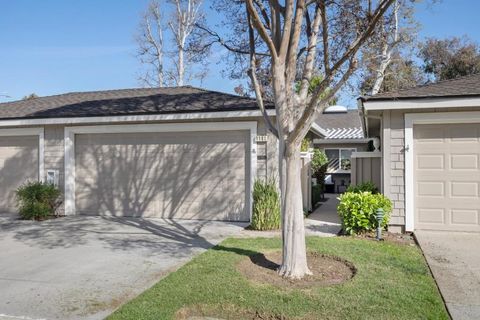Photo of 1141 Holly Oak Circle, San Jose, CA 95120 (MLS # ML82036956)