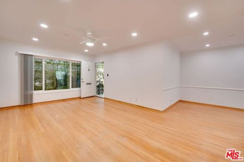 Photo of 927 6th Street #3, Santa Monica, CA 90403 (MLS # 26833547)