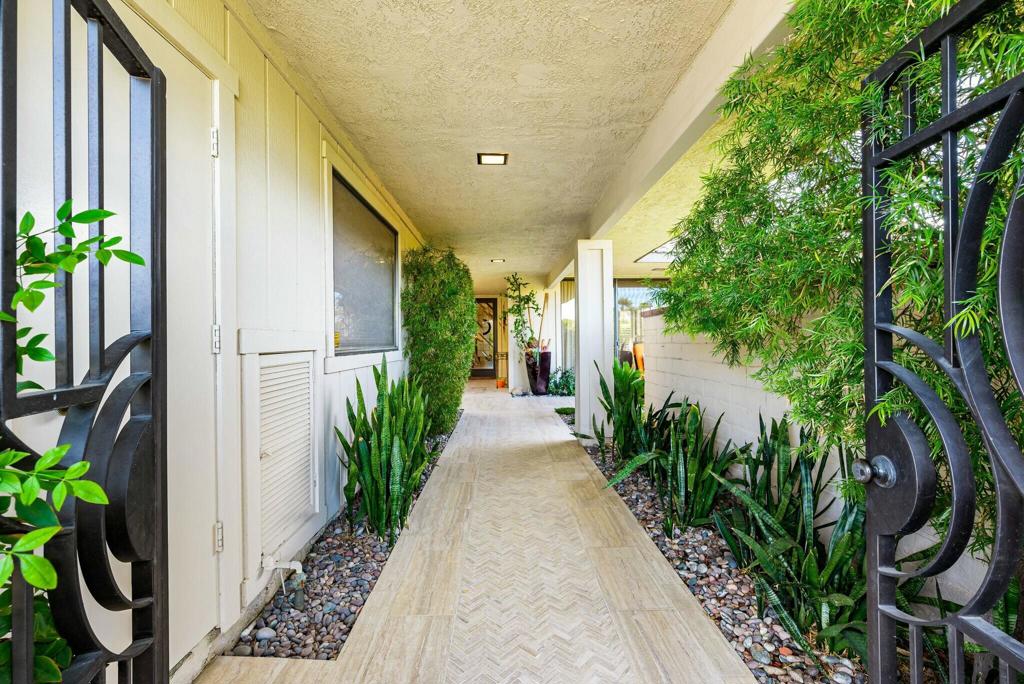 1 Briarcliff Court