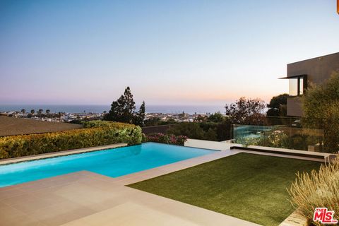 934 1st Street Manhattan Beach CA 90266