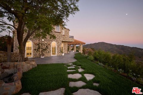 Photo of 33239 Mulholland Highway, Malibu, CA 90265 (MLS # 25600413) Photo of 33239 Mulholland Highway, Malibu, CA 90265 (MLS # 25600413)