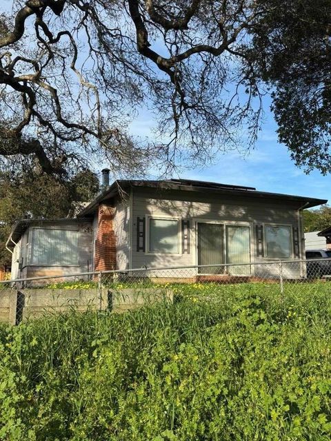 Photo of 19 Overpass Road, Royal Oaks, CA 95076 (MLS # ML82038110)