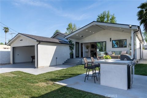 Photo of 17469 Bullock Street, Encino, CA 91316 (MLS # SR26059792)