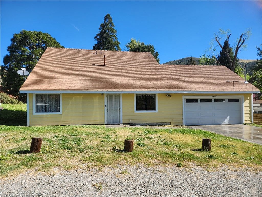 Photo of 13894 Meadow Ln, Lytle Creek, CA 92358 (MLS # IG26063351)