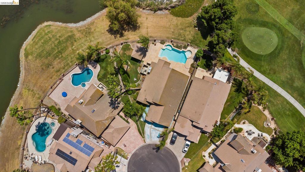 2244 Colonial Ct