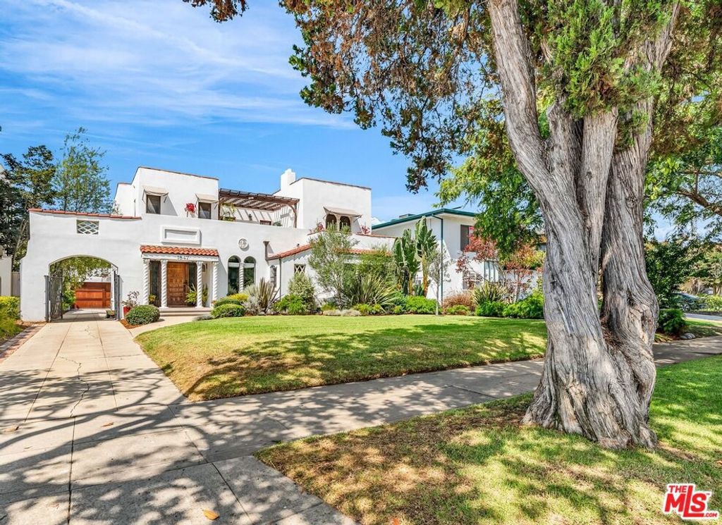 Photo of 1847 Virginia Road, Los Angeles, CA 90019 (MLS # 25600631)
