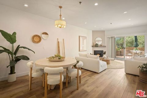 Photo of 2706 Honolulu Avenue #105, Montrose, CA 91020 (MLS # 26678271)