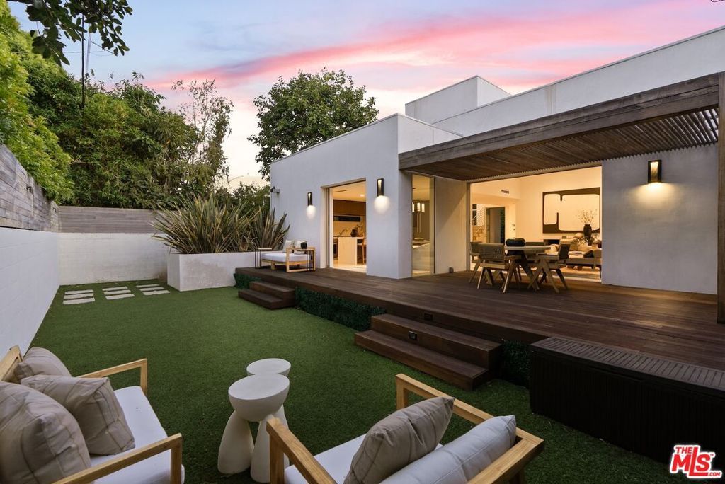 Photo of 2732 Kelton Avenue, Los Angeles, CA 90064 (MLS # 25576125)