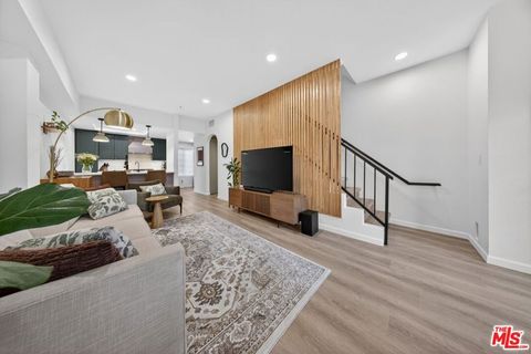 Photo of 147 W Acacia Avenue #118, Glendale, CA 91204 (MLS # 26655567)