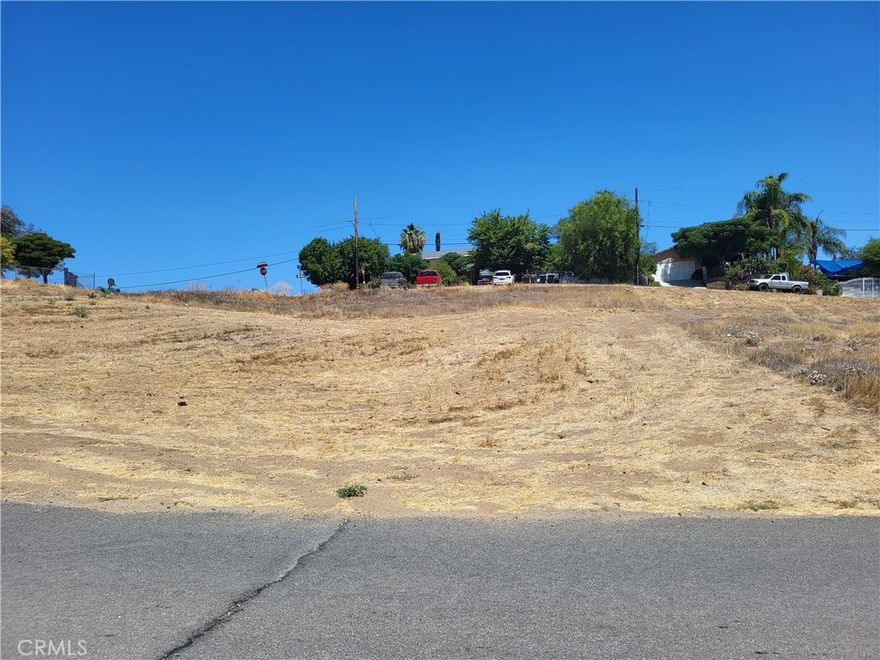 This vacant land is next to corner lot that also for sale; Buy both parcel get more discount. Great investment for the future use; Check with the city for planning;