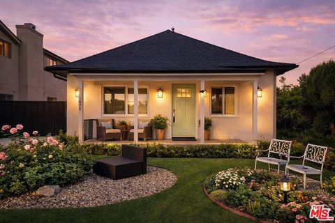 Photo of 16421 Halldale Avenue, Gardena, CA 90247 (MLS # 26653837)