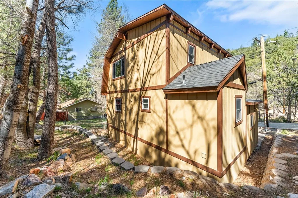 Running Springs, California 92382, United States, 3 Bedrooms Bedrooms, ,2 BathroomsBathrooms,Residential,Pending,182296