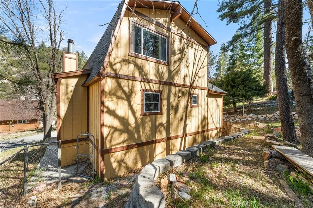 Running Springs, California 92382, United States, 3 Bedrooms Bedrooms, ,2 BathroomsBathrooms,Residential,Pending,182296