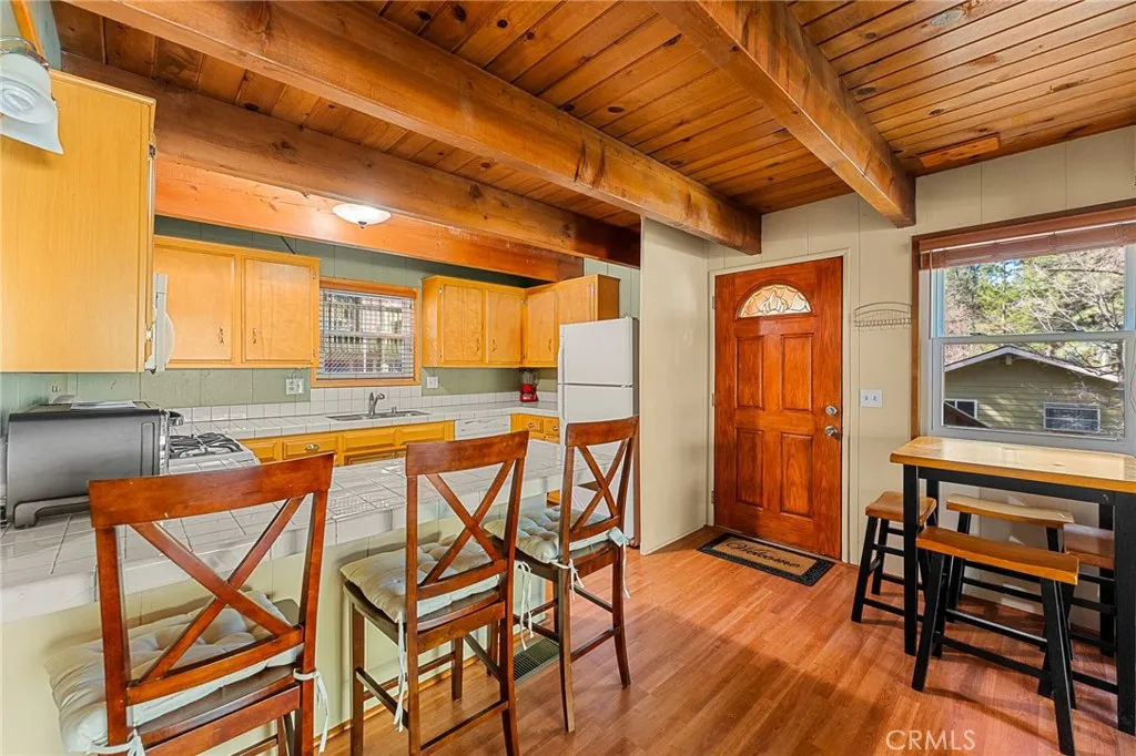 Running Springs, California 92382, United States, 3 Bedrooms Bedrooms, ,2 BathroomsBathrooms,Residential,Pending,182296