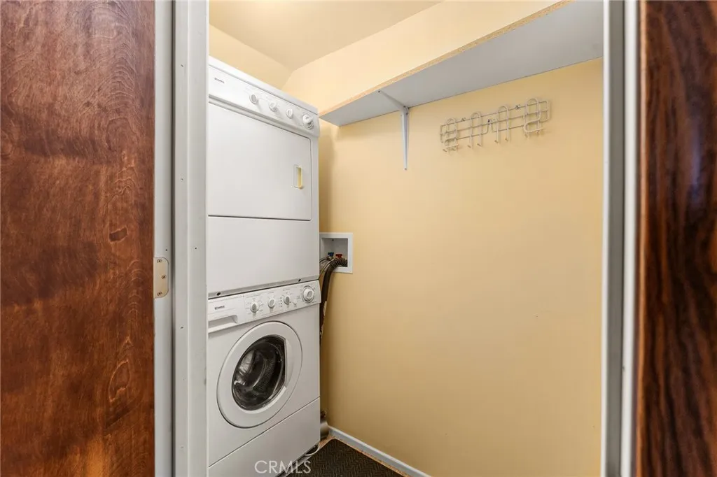 Running Springs, California 92382, United States, 3 Bedrooms Bedrooms, ,2 BathroomsBathrooms,Residential,Pending,182296