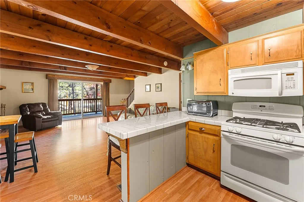 Running Springs, California 92382, United States, 3 Bedrooms Bedrooms, ,2 BathroomsBathrooms,Residential,Pending,182296